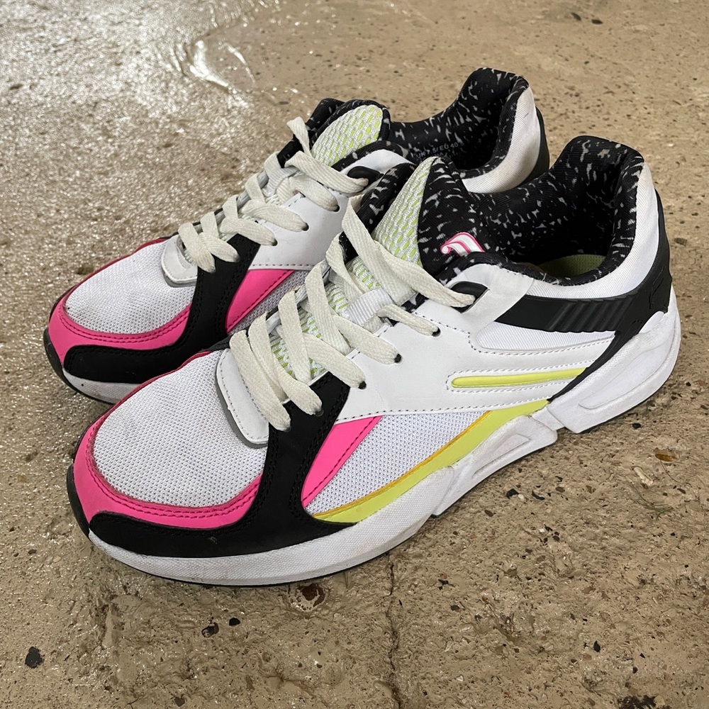 Fabletics Page tennis shoes